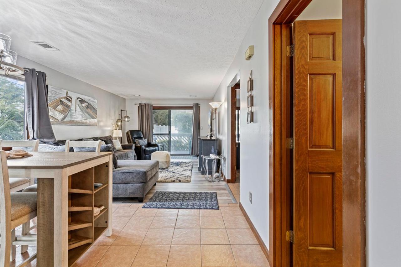 Spacious Modern Condo - 1St Floor - One Block To The Beach Мертл-Біч Екстер'єр фото